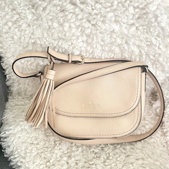 Kate Spade New York
McCall Street Adelaide Pebbled Messenger - Picture 2 of 8